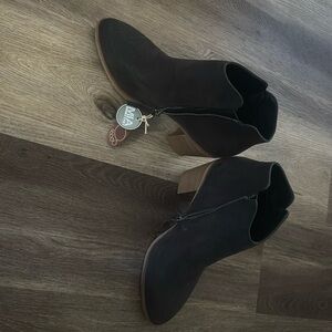 Brand new with tags black Mia boots